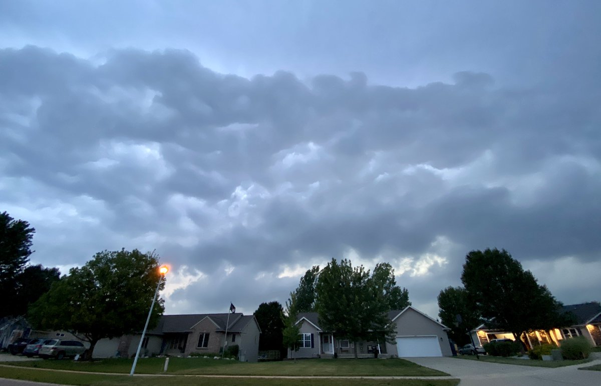 Todd_Cox's tweet photo. Will this FINALLY make the @ellenbacca list @WOODTV? #Storm #Clouds https://t.co/zqmZvCU476