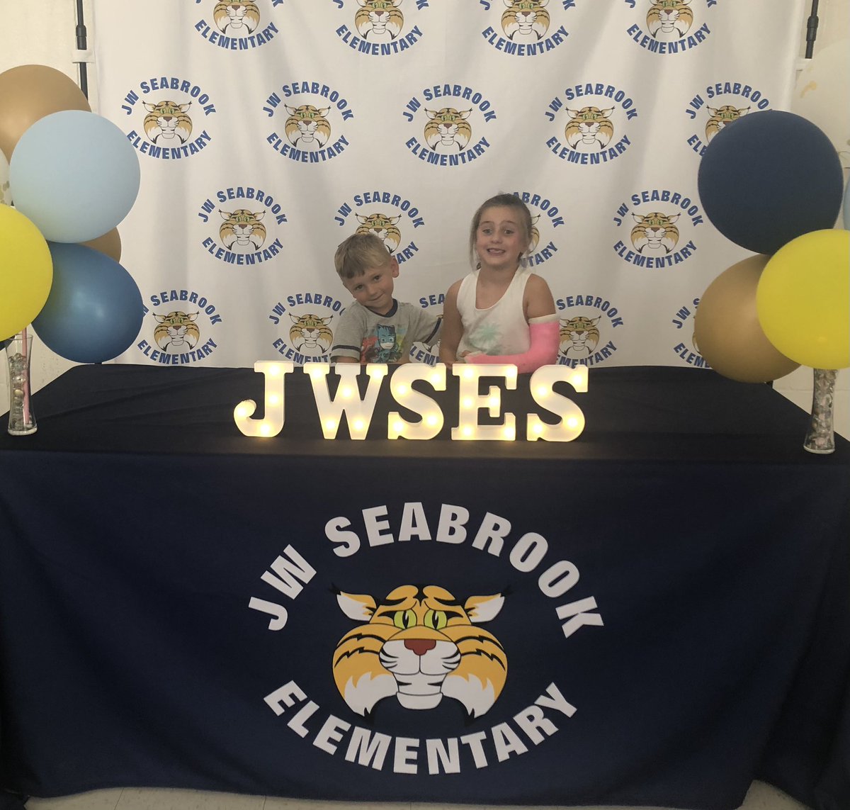 BStan720's tweet photo. Open House was a success! 🐾💙  Looking forward to another amazing year at JW Seabrook! @CumberlandCoSch @SeabrookBobcats https://t.co/3E5vknsbA4