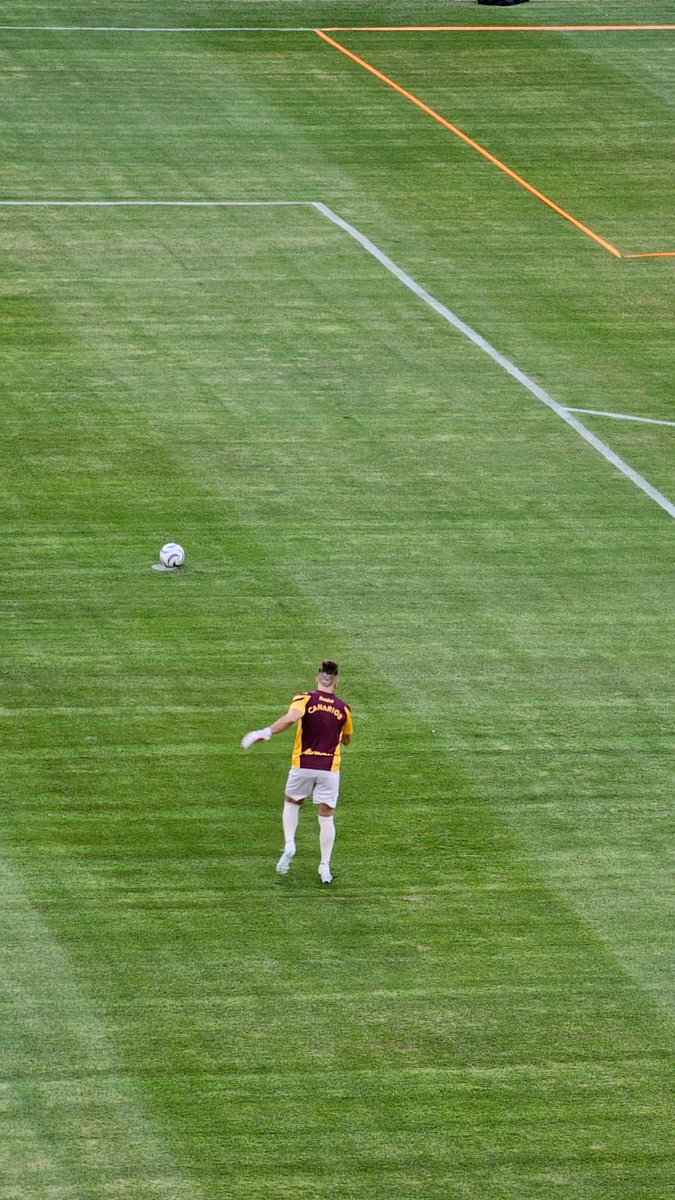 ¡Alguien ya está calentando! 
¿Será que jugará hoy? 🤔 

#atleticomorelia #morelia #estadiomorelos #ligadeexpansion #futbolclub #sosa