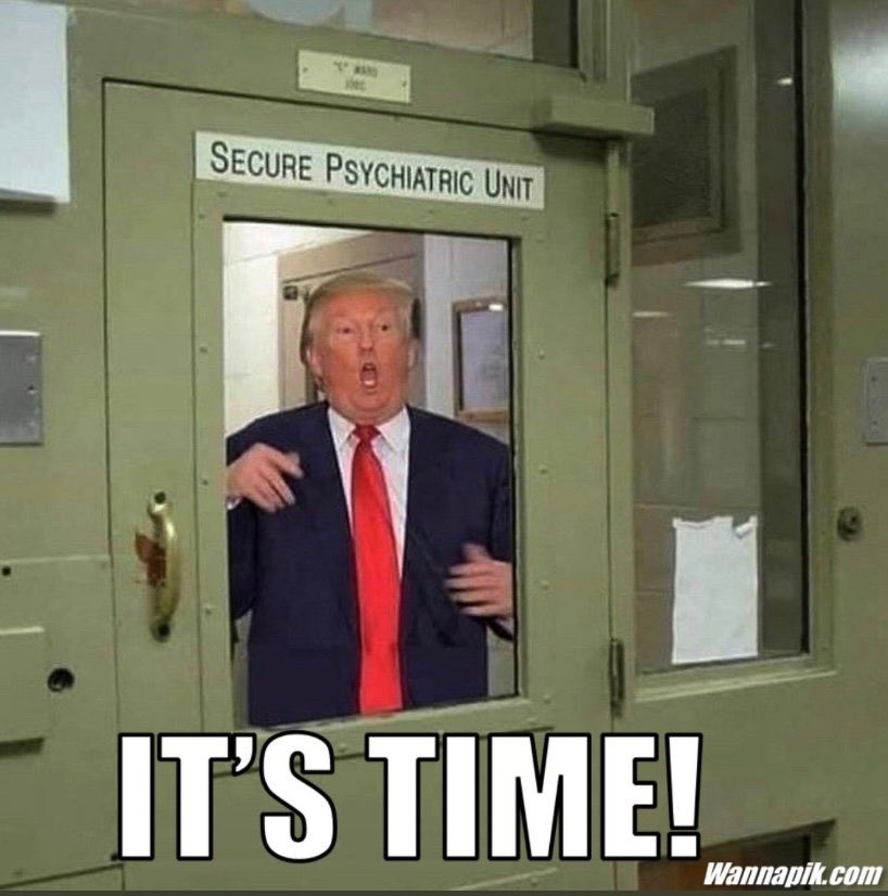 Danny__Deez's tweet photo. #TrumpMugShot #TrumpArrest 
#FultonCountyJail #georia #Trump #TrumpArraignment  

Watching Trump rn https://t.co/IGzFXsseSF