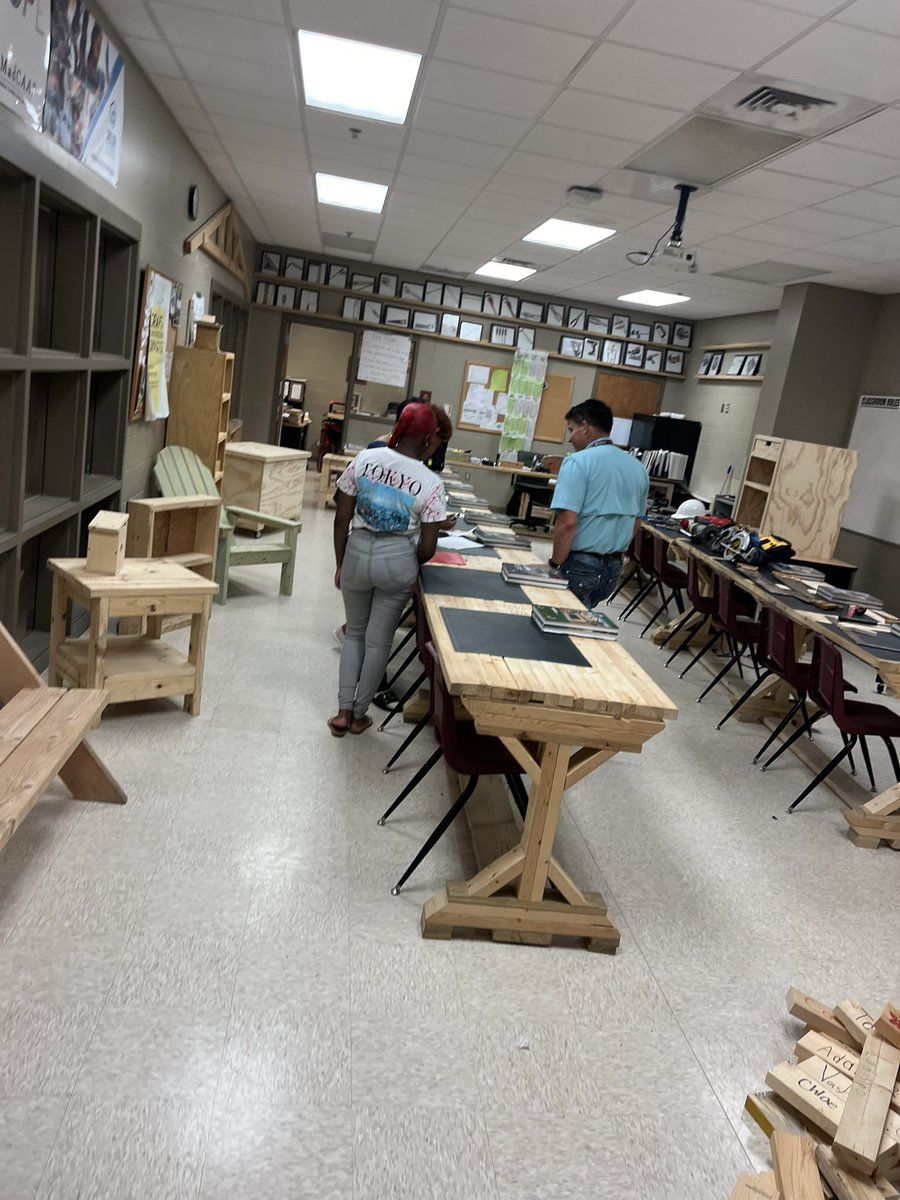 MadisonCTC's tweet photo. Thank you, Parents! ALL zones - #Mavs #Jags #RHSTitans & #Falcons were well represented at our open house tonight. What a great way to start the year! #CreateCollaborateCommunicate https://t.co/z9US09BPWF