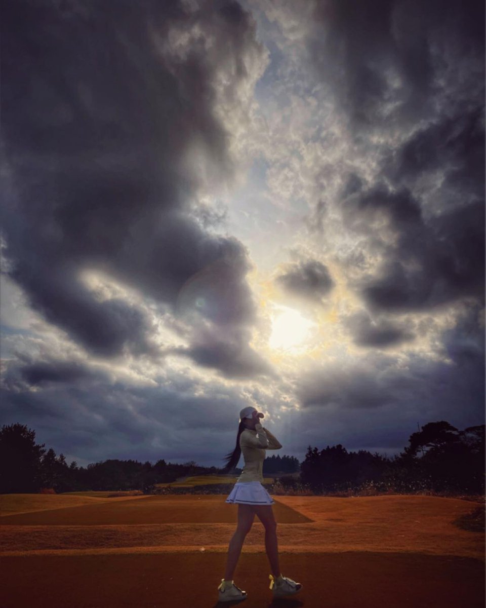 MimiOktay's tweet photo. ⛳️⛳️Challenge every hole, feel the fullness of your swing, and enjoy the laughter and experience of sharing it with friends. 🏌️‍♀️.#golfporn #golfday #love #audi #lovegolf #golfswag #tigerwoods #volkswagengolf #golfcoach #vwlove
#golfshot #golfchannel #bmw #taylormade https://t.co/SpXDtguJe4
