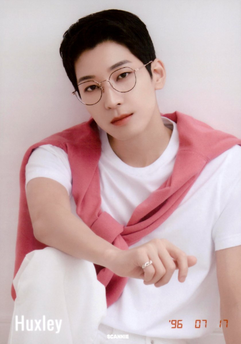 iam_scannie's tweet photo. 헉슬리 인화사진 #원우 #WONWOO https://t.co/JFV1NoJXmD
