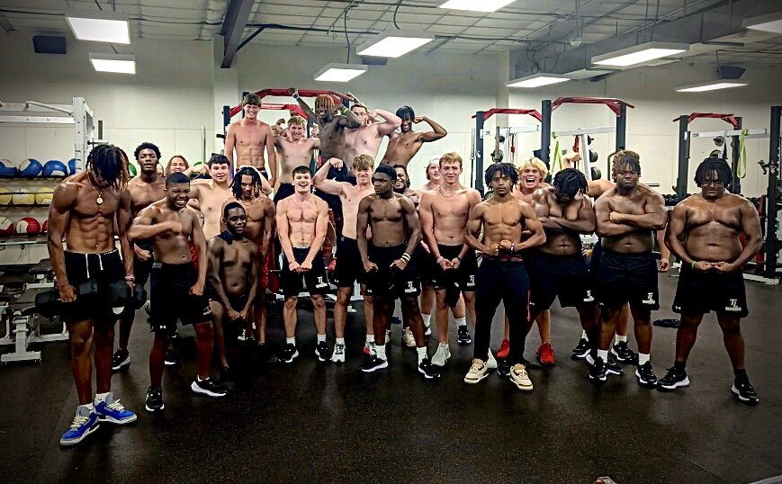 Post practice #BeefCake Lift! Only the strong survive!
#GivEmHellTL