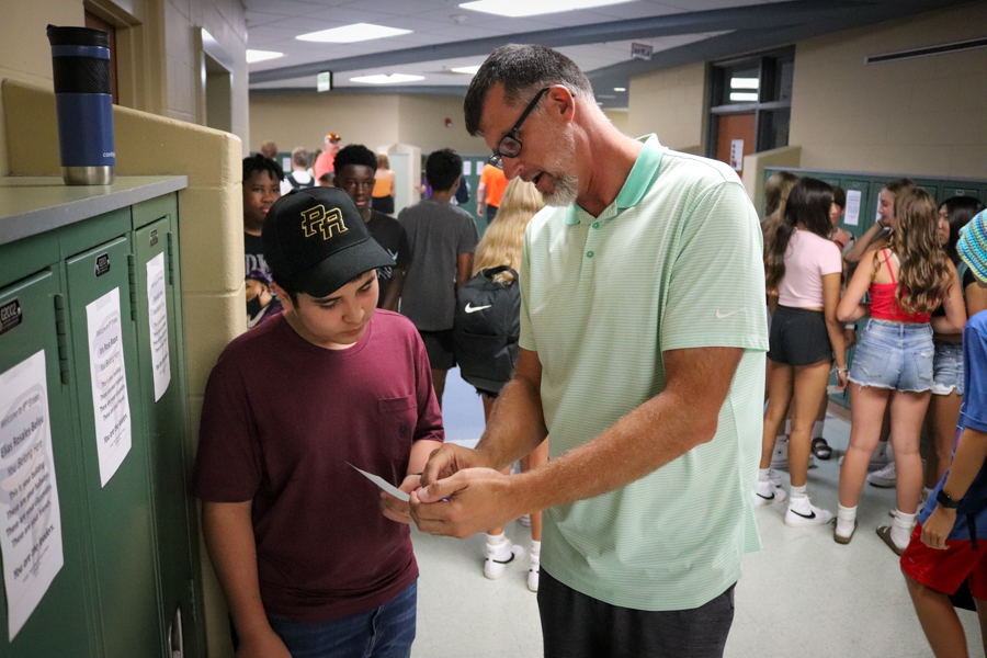 ACSD_News's tweet photo. An inside look at Ames High School and Ames Middle School today as all 6th through 12th graders returned. Have an amazing school year students, teachers, and staff! #AmesCSD #AmesHighPride #AMSLeads https://t.co/i494L6eJtk
