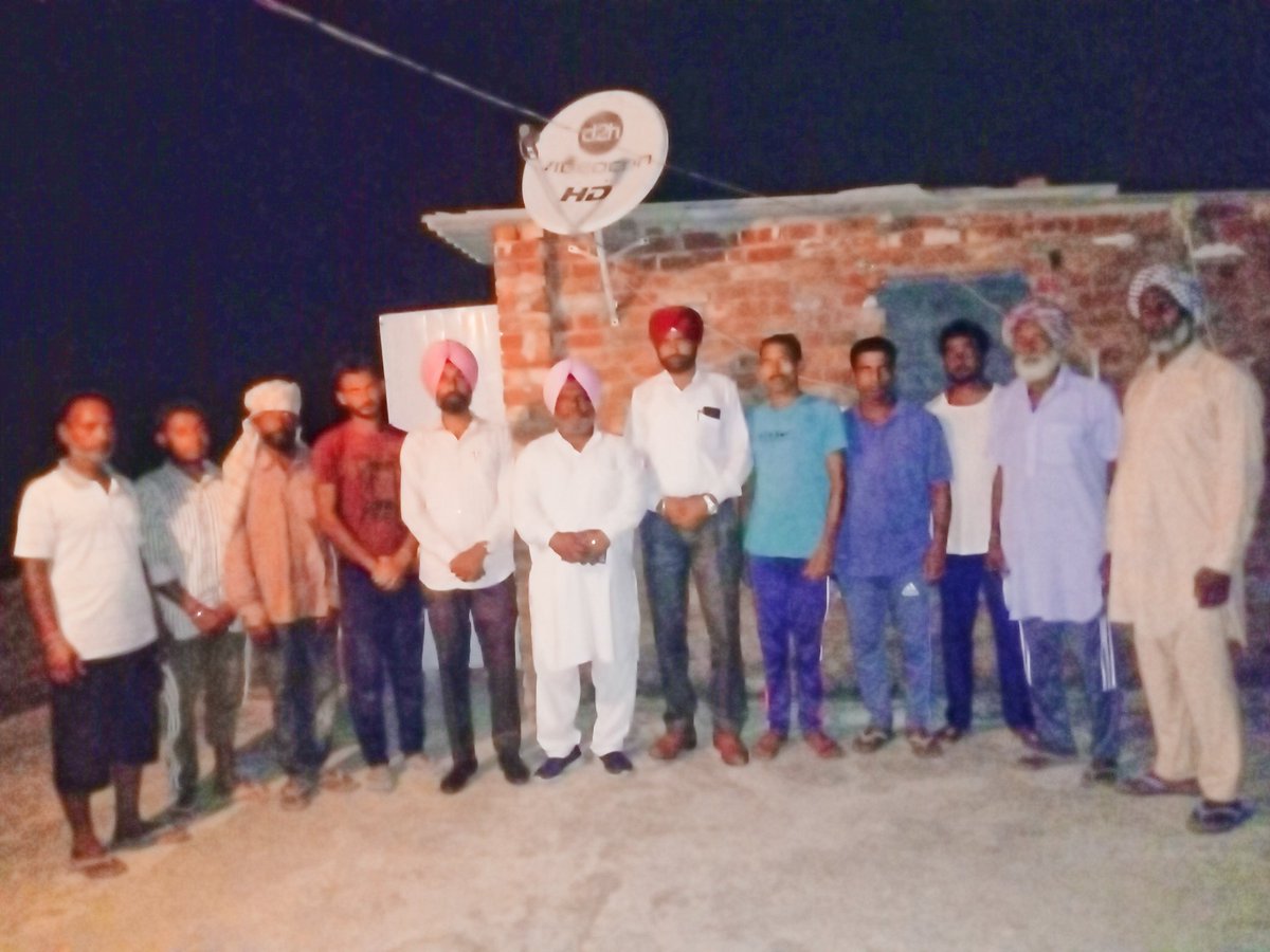 MANDEEP56469652's tweet photo. ਸ਼ਹੀਦ ਬਾਬਾ ਜੀਵਨ ਸਿੰਘ ਜੀ ਦੇ ਜਨਮ ਦਿਵਸ ਨੂੰ ਮਨਾਉਣ ਸਬੰਧੀ ਮੀਟਿੰਗ ਕਰਦੇ ਹੋਏ ਵਾਲਮੀਕਿ ਮਜ਼੍ਹਬੀ ਸਿੱਖ ਵੈਲਫੇਅਰ ਸਭਾ ਪੰਜਾਬ ਦੀ ਟੀਮ
#ਸਹੀਦ_ਬਾਬਾ_ਜੀਵਨ_ਸਿੰਘ_ਜੀ https://t.co/4vW3VeY1Fg