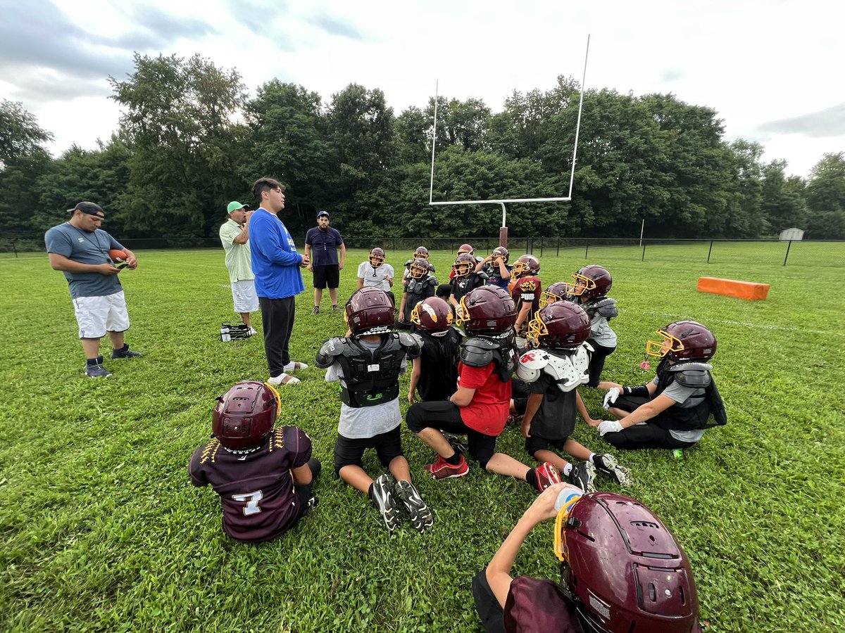 Shot out to my son Slade! 

Asked back to his Youth Football Organization here in our community to speak to the youngsters! 

What it’s all about! 

His journey started on this same football 🏈 field! 

They’ll be attending his home opener! 

#SenecaSachems 
#NativePreps
#SFHS