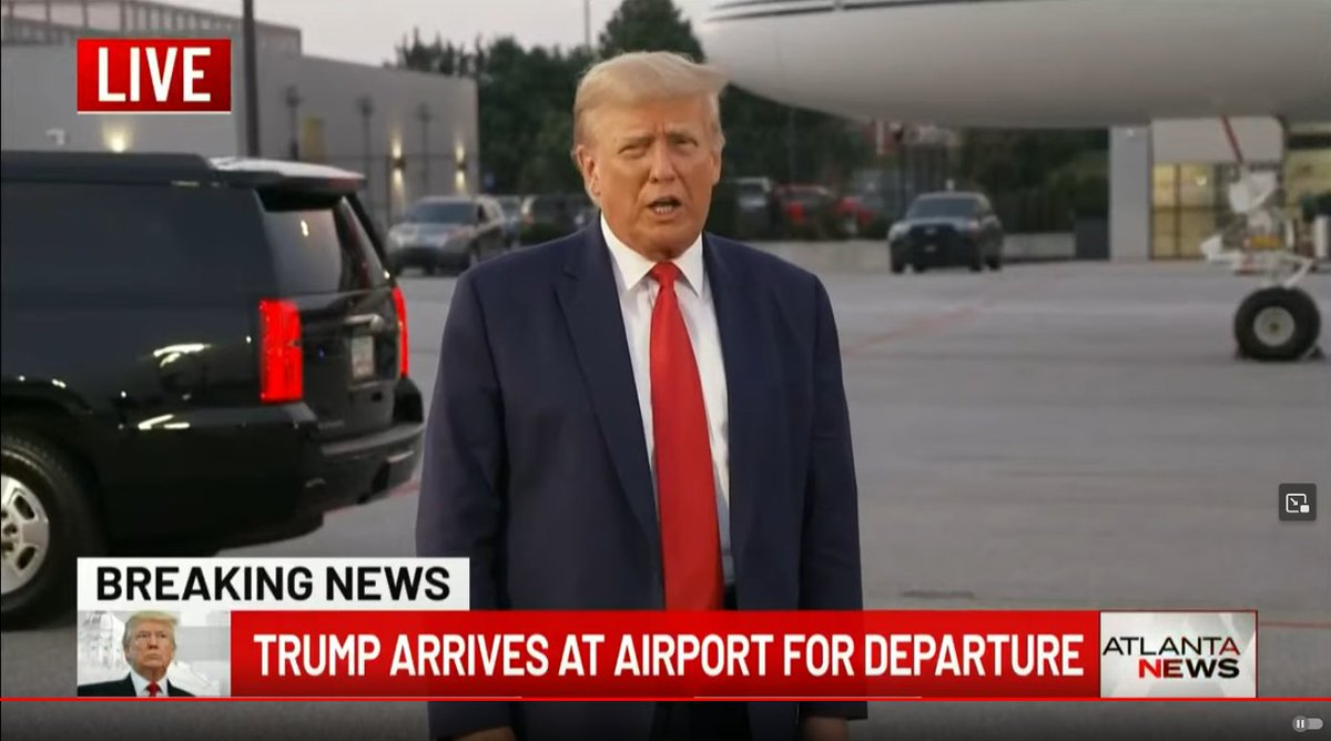 ripeef's tweet photo. @ettingermentum it does seem like it's a blue suit (about 16 minutes ago on this stream) https://t.co/B0wjdPoZEv