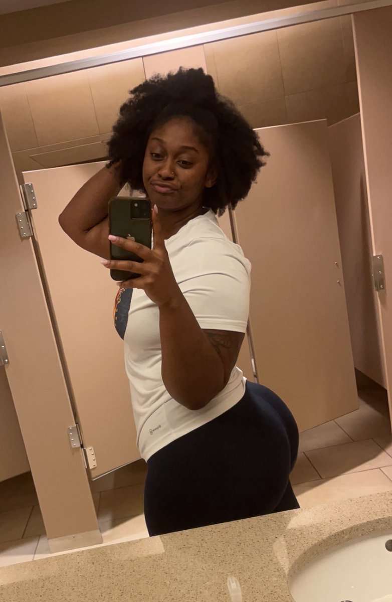 DiamondsR4eva_'s tweet photo. He trynna hide me &amp; you see why 😛 https://t.co/p101W7QhNv