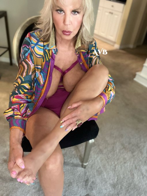 Hi  X'ers. We should have a new name for those of us on " X " formally known as Twitter.  This will be