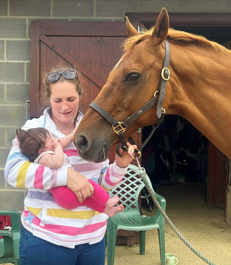 Sophie came back from New Zealand and brought little Georgia to meet me. I was on my very best behaviour 😊🐎