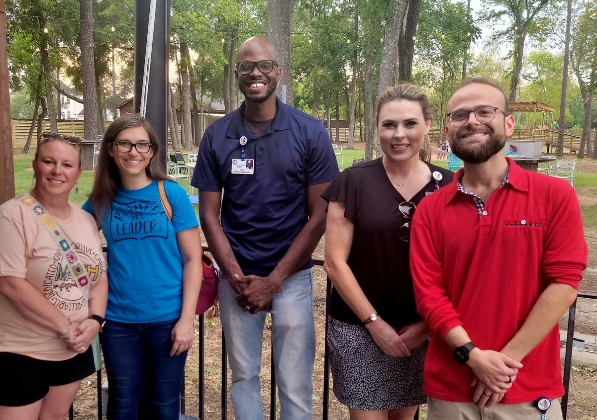 GlassDylanM's tweet image. We made it through the storm! 😄 #TogetherWeSwarm 🐝 #Team4th 🐝 #BringTheMagic 🐝 #CFISDSpirit 🐝