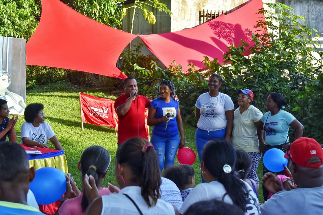 genkerve_psuv's tweet photo. Esta tarde nos encontramos con los líderes y lideresas de calle, comunidad y UBCH de nuestro @PartidoPSUV en el Municipio Acevedo #Barlovento con mucha fuerza, alegría y conciencia nuestras bases se organizan para la Victoria con @NicolasMaduro @HectoRodriguez

#VenezuelaEsBRICS https://t.co/FnHcmT5L1c