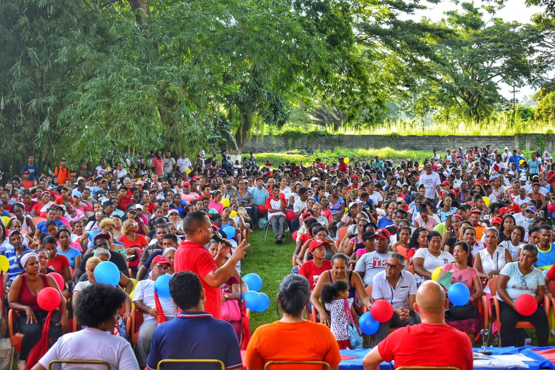 genkerve_psuv's tweet photo. Esta tarde nos encontramos con los líderes y lideresas de calle, comunidad y UBCH de nuestro @PartidoPSUV en el Municipio Acevedo #Barlovento con mucha fuerza, alegría y conciencia nuestras bases se organizan para la Victoria con @NicolasMaduro @HectoRodriguez

#VenezuelaEsBRICS https://t.co/FnHcmT5L1c