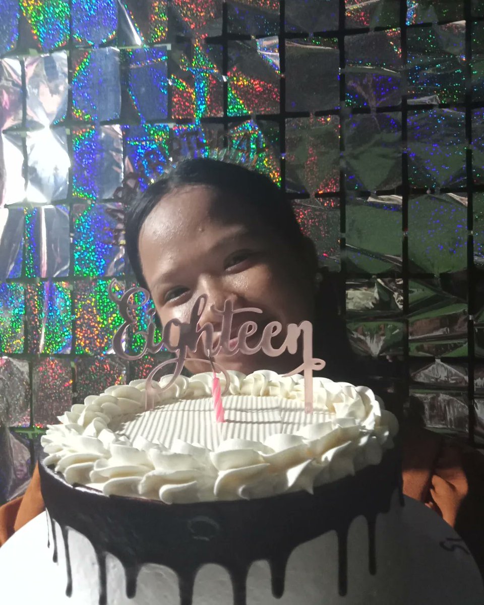eeyngell_'s tweet photo. “I am about to write chapter 18 of my life”
—Happy 18th Birthday, Self!! https://t.co/TMhGQ37nqF