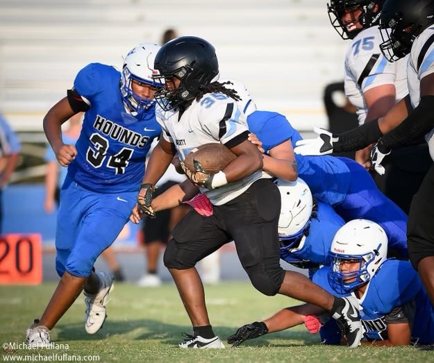 rcastillo9_26's tweet photo. Get off the tracks or get ran over! On to Friday Night. 📸 cred @Michael_Fullana @Hagerty_FB #themovingman #runningwithpower @CoachLewis8 @Coach_Bock @bwnext2 @larryblustein @DanLaForestFB @CenFLAPreps https://t.co/k89fuWs4ww