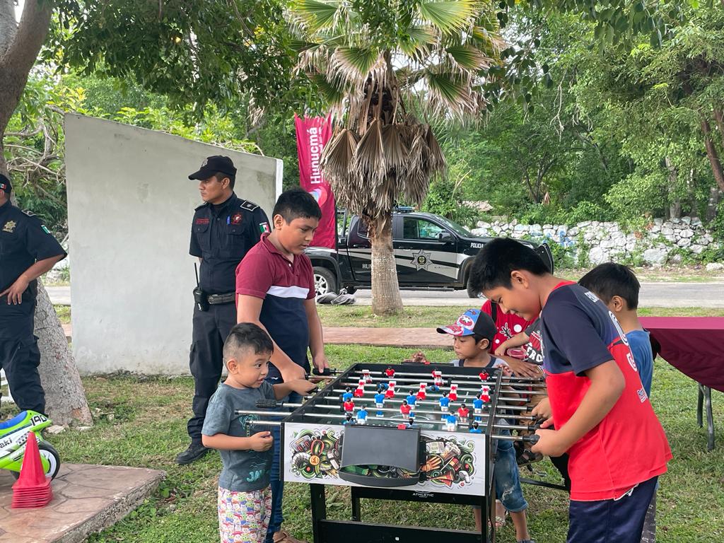 AytoHunucma's tweet photo. Así vivimos nuestra última jornada del programa municipal "Tu colonia en movimiento".

Agradecemos a todas las familias de la colonia #BaltazarCeballos que participaron en las actividades y mesas de atención ciudadana de "Tu Colonia en Movimiento". 

#Hunucmá #CiudadEnMovimiento https://t.co/Lcfj2j6fpS