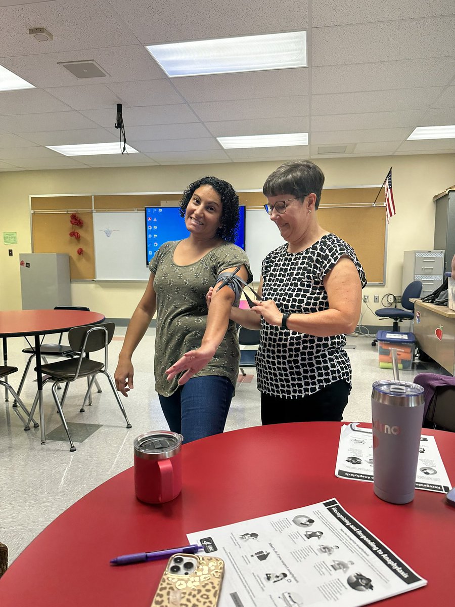 Ray Middle School’s Medical Emergency Response Team learning how to make a tourniquet from everyday items! <a href="/BCSDBEES/">Baldwinsville CSD</a> <a href="/RayBville/">Ray Middle School / Baldwinsville</a>