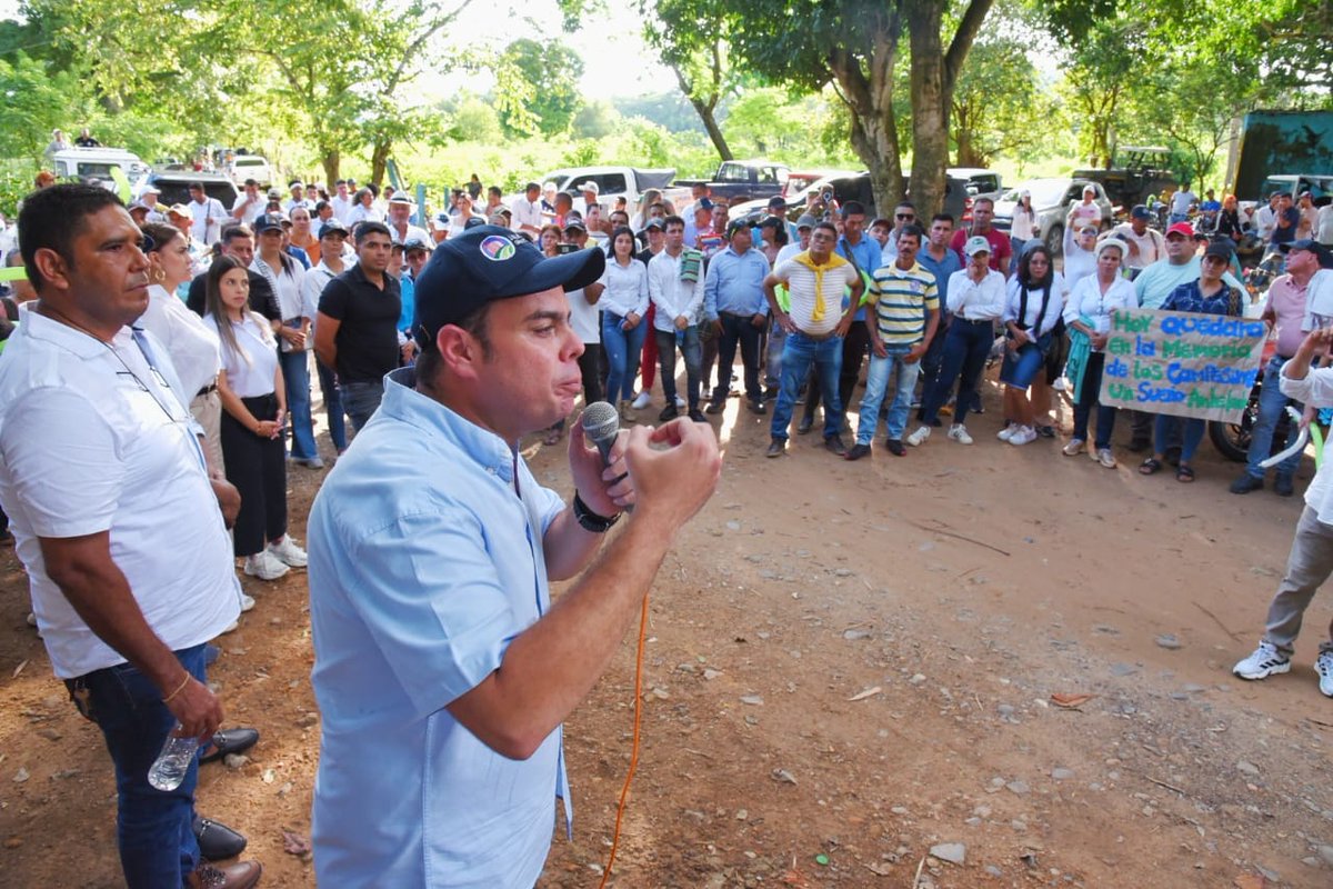 GobdelCesar's tweet photo. Pelaya también se pone modo De lo urbano a lo rural, con el inicio de la construcción del tramo Santa Ana- Los Pinos - zona urbana.

Son 6,7 kms que ayudan a los productores de arroz, maíz, plátano y ganaderos, para sacar a zonas de mayores ventas sus productos.

#PlanVialG3 https://t.co/aS386PsPWB