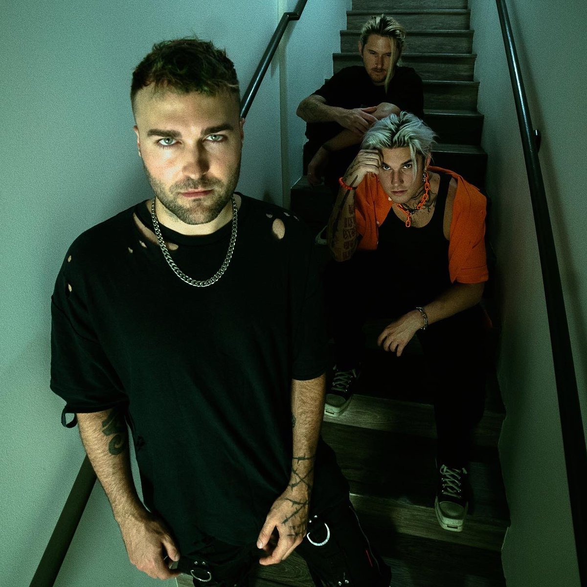 7-DS feat. <a href="/awaynotfound/">AWAY</a> is finally out! 

We’re so hyped to be releasing music again! Hope you guys love it! 🤘🏻🩶