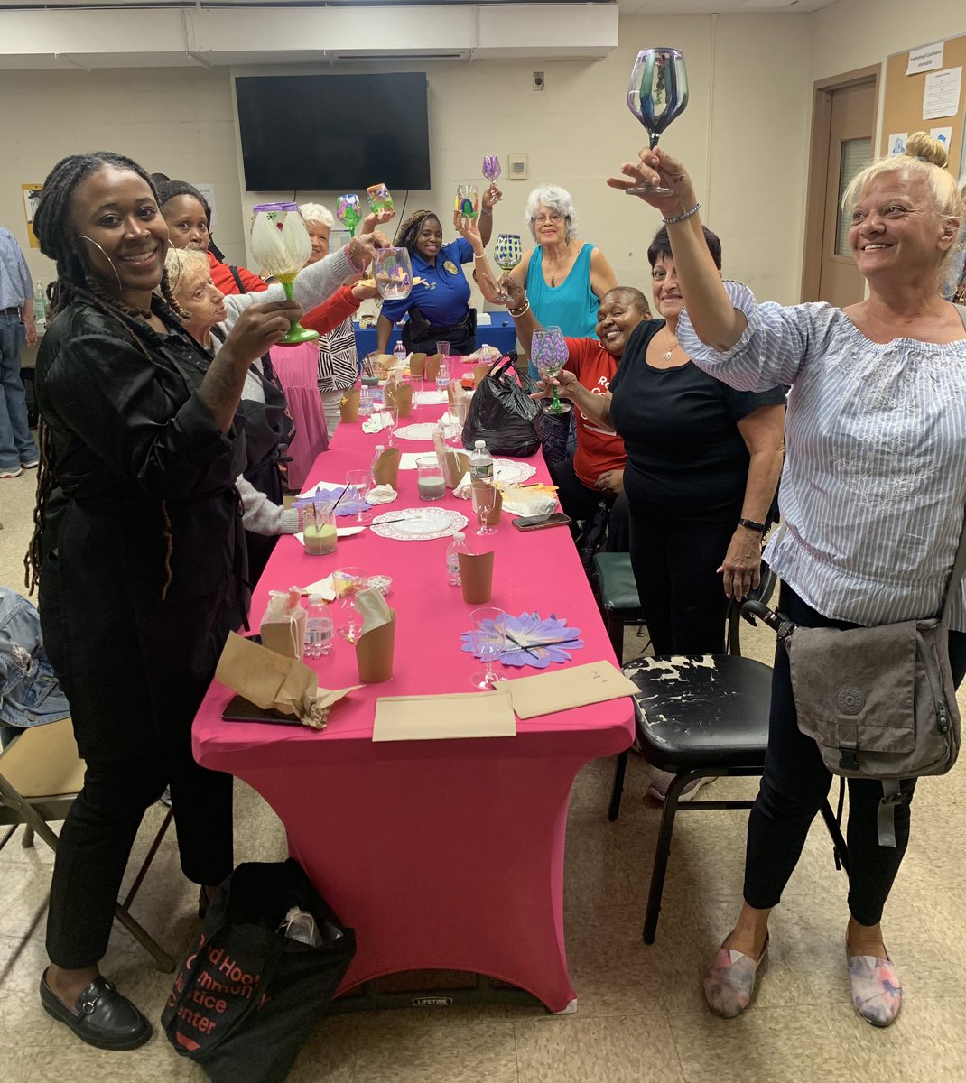 NYPD76Pct's tweet photo. This afternoon, your Community Affairs unit hosted “Breaking Bread, Building Bonds” at the 76th Pct. It was a fun-filled afternoon for members of the community to meet &amp; greet while painting! We would like to thank all those who participated. 🎨🖌️ #NYCBREAKSBREAD @stophatenyc https://t.co/FD1dF5g3J6