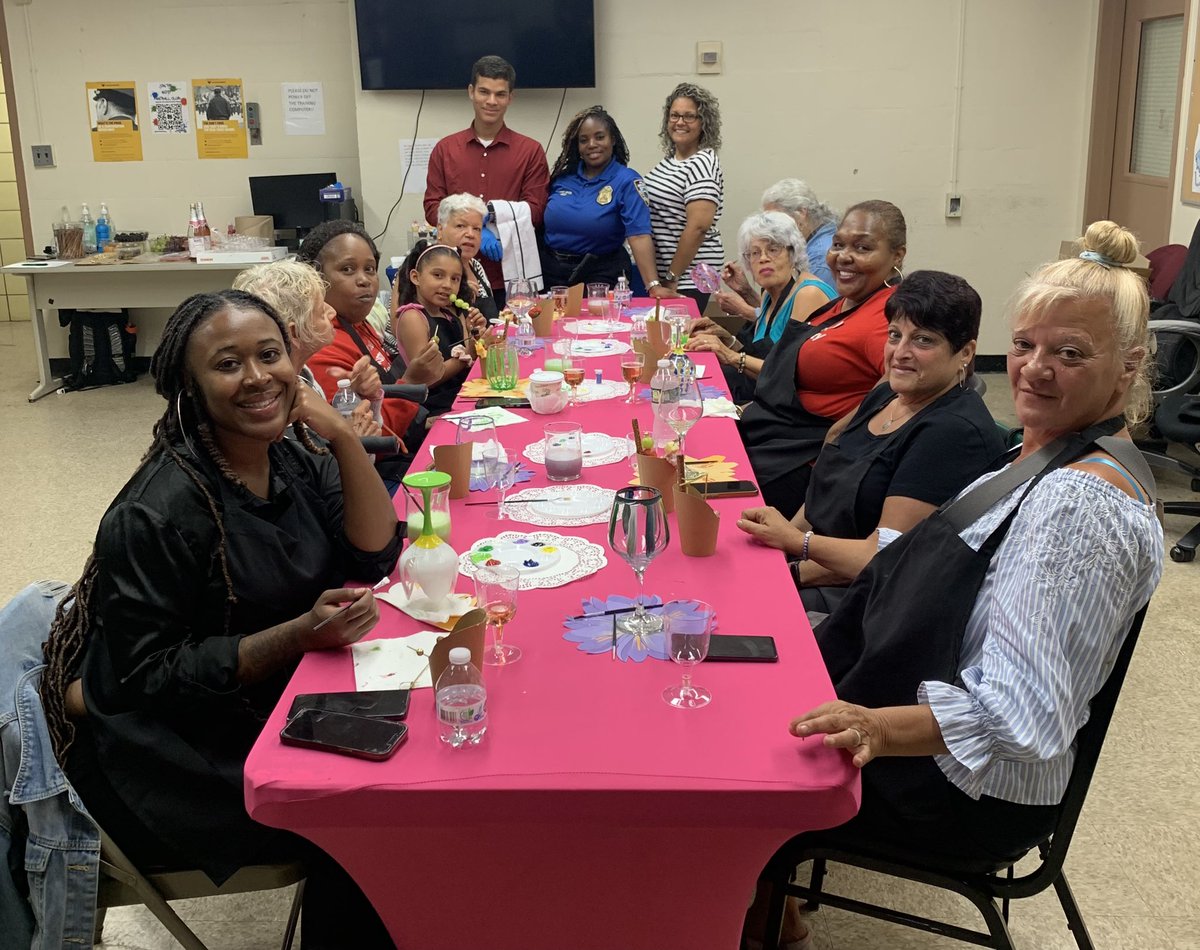 NYPD76Pct's tweet photo. This afternoon, your Community Affairs unit hosted “Breaking Bread, Building Bonds” at the 76th Pct. It was a fun-filled afternoon for members of the community to meet &amp; greet while painting! We would like to thank all those who participated. 🎨🖌️ #NYCBREAKSBREAD @stophatenyc https://t.co/FD1dF5g3J6