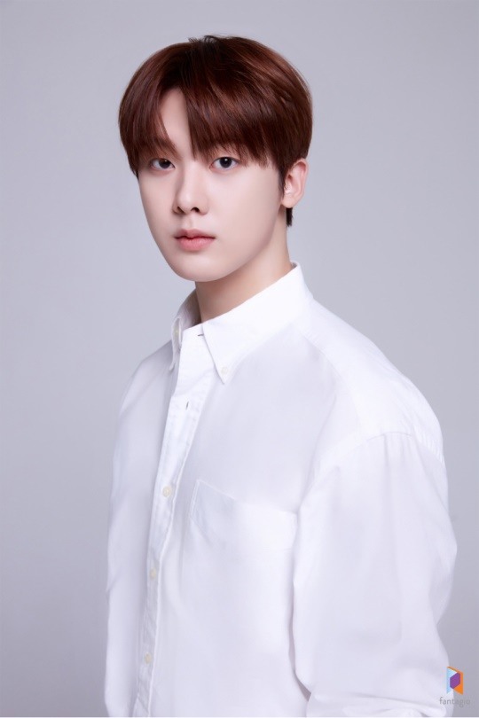 Astro_EW330's tweet photo. #ASTRO #YoonSanha takes the lead role as "Kim Yoo" in historical cooking film "수운잡방" which will be released in OTT platform, Wavve in early December, 2 weeks before the release in KBS TV Cinema on 16 December, Sat
#아스트로 #윤산하 #따나 #ユンサナ #尹產賀 #ซานฮา @offclASTRO https://t.co/dlDkp9jYms