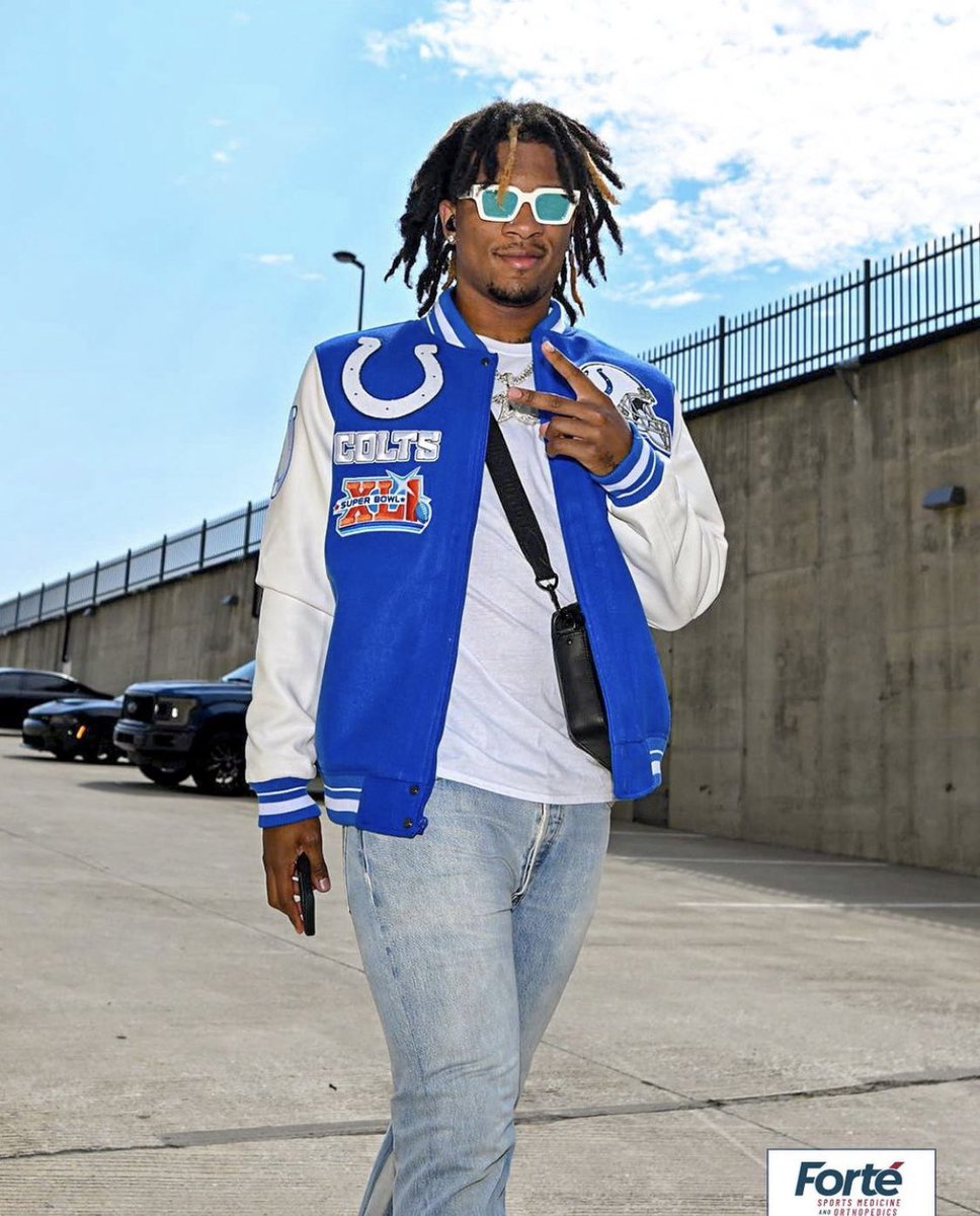 barstoolindy's tweet photo. We could be witnessing a generational trash-talker in the making with Anthony Richardson. 

-1st preseason game: showed up wearing the logo of the Colts Bears Super Bowl against Chicago 

-2nd preseason game: hit the Fly Eagles Fly celebration in Philly https://t.co/faD4Bw3KxS
