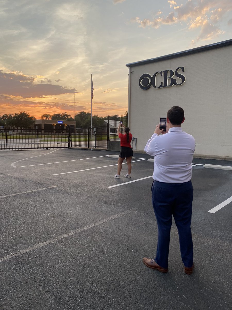 nicolegriff_'s tweet photo. Here’s a picture of @KBTXShel taking a picture of @morganweaver_ taking a picture of the sunset https://t.co/atvxL8zUlC