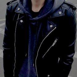 LeadingTitan's tweet image. "Fall is coming soon. remember to get your Ugg boots and your pumpkin spice lattes. 

if you see me in yoga pants? mind your business."