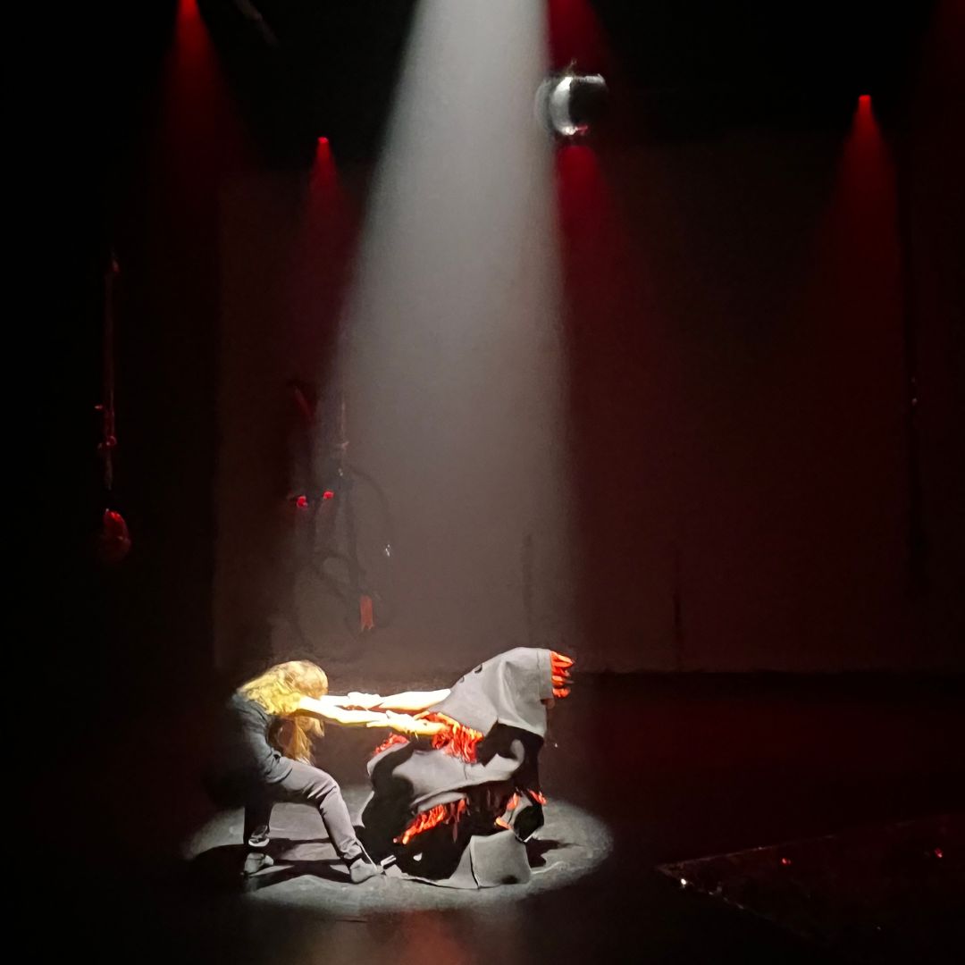 TouchCompass's tweet image. Tentacular is part of the Tuarā Wairua triple bill, scheduled for premier in 2024!

Tactile beings, dramatic lighting, transducers, voiceovers, movement and dialogue took over the stage, and our imaginations, for an incredibly imaginative 45 minutes.