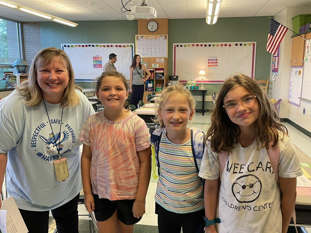 mtlsdhoover's tweet photo. The halls were overflowing with positive energy and excitement this evening! We’re all ready to kick off another #HAWKSOME year! Rest up—Monday’s going to be here before you know it &amp; we can’t wait!!! https://t.co/eibbPflvjP