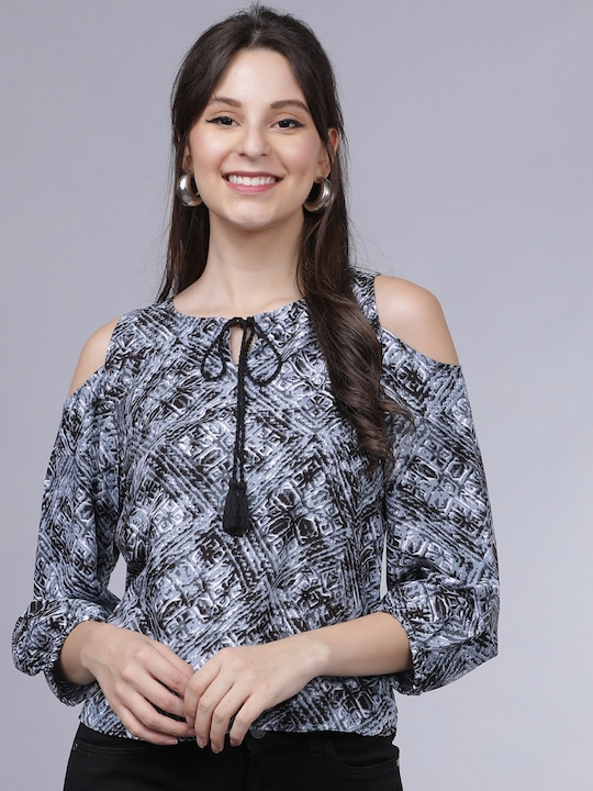 ben_ze_nft's tweet photo. Lovely printed top, just for a run around the city https://t.co/S8GEGurXmf Get yours now #fashion #desi #designer https://t.co/TeDaMssVeC