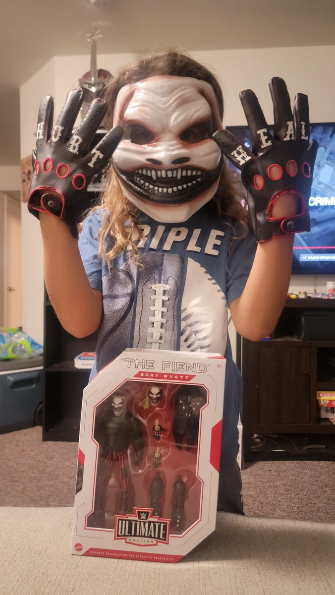 Dreamer2785's tweet photo. R.I.P #BrayWyatt #TheFiend #WWE 😢

You'll never know how much you meant to this little boy. You were and are still his favorite wrestler. https://t.co/CMt00B4yxA