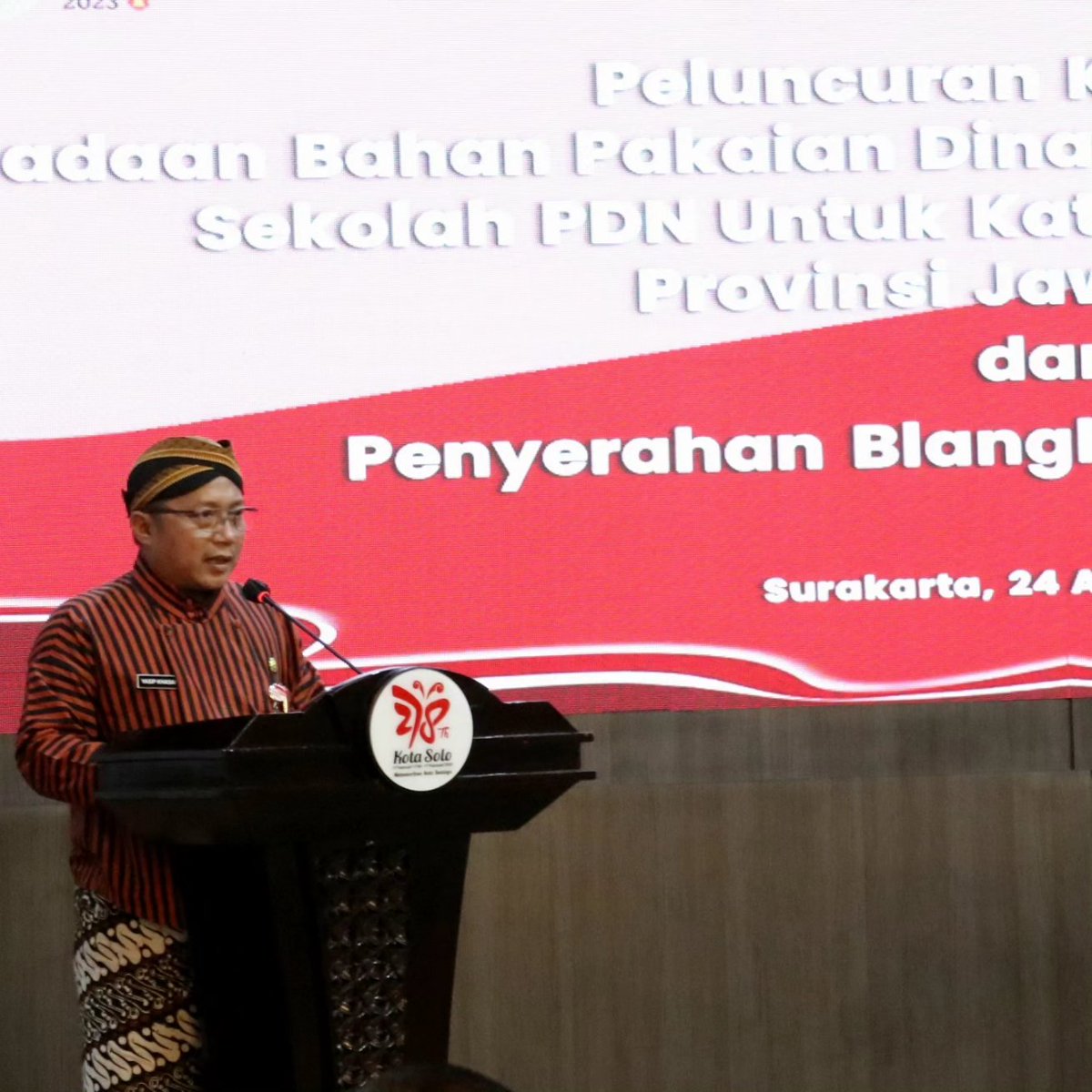 Biro Administrasi Pengadaan Barang dan Jasa Jateng (@biroapbj_jtg) on Twitter photo #sobatpengadaan tgl 24/08/2023 bertempat di Balaikota Surakarta <a href="/pemkot_solo/">pemkot solo</a> ,
<a href="/provjateng/">Provinsi Jawa Tengah</a> bersama <a href="/lkpp_ri/">L K P P</a> resmi meluncurkan 2 etalase konsolidasi bahan pakaian dinas & seragam sekolah serta memberikan penghargaan Blangkon Award
<a href="/BlangkonJateng/">BlangkonJateng</a>
<a href="/ganjar_pranowo/">Ganjar Pranowo</a>
<a href="/hendrarprihadi/">Hendi (Hendrar P)</a> #sobatpengadaan tgl 24/08/2023 bertempat di Balaikota Surakarta <a href="/pemkot_solo/">pemkot solo</a> ,
<a href="/provjateng/">Provinsi Jawa Tengah</a> bersama <a href="/lkpp_ri/">L K P P</a> resmi meluncurkan 2 etalase konsolidasi bahan pakaian dinas & seragam sekolah serta memberikan penghargaan Blangkon Award
<a href="/BlangkonJateng/">BlangkonJateng</a>
<a href="/ganjar_pranowo/">Ganjar Pranowo</a>
<a href="/hendrarprihadi/">Hendi (Hendrar P)</a>