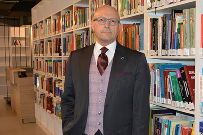 KÖY ENSTİTÜLERİNİ KİM KAPATTI? - EROL MÜTERCİMLER
Finlandiya eğitim sistemi der dururuz. Halbuki Genç Türkiye Cumhuriyet'inde daha iyisi vardı. Hemde yeni kurulan ve yokluk içindeki ülkede!

İmam-Hatip okulları Köy Enstitüleri'ne bir tepkidir.

'Türk Kurtuluş Savaşı" ardından