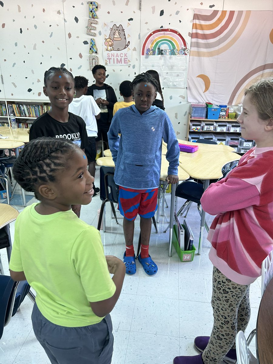 ashleyterry87's tweet image. Ss we’re given a sticker that they couldn’t see. They had to find their “group” without using words. Then once the group was together they had to find something they all had in common. Such great conversations and processing! #wearegrandview #futurestrong  #back2school