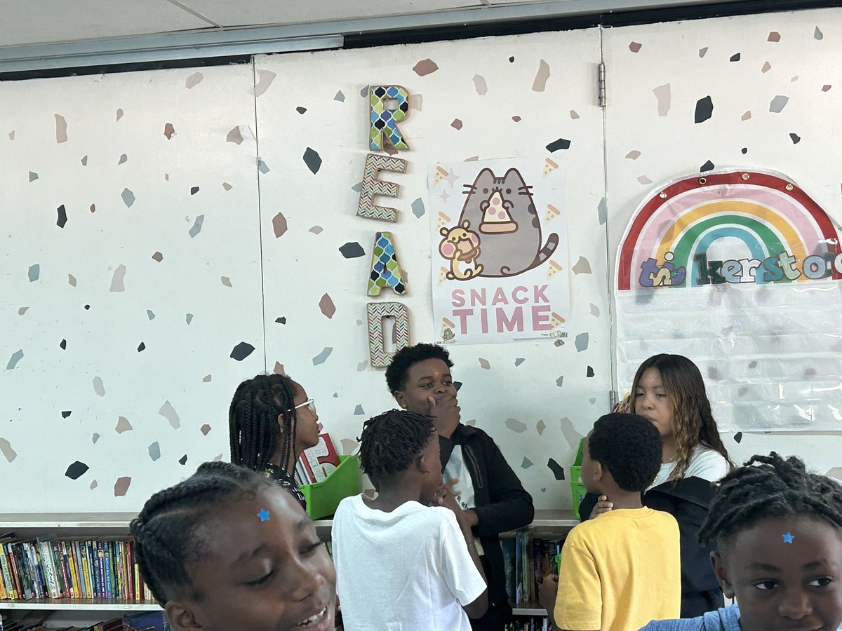 ashleyterry87's tweet image. Ss we’re given a sticker that they couldn’t see. They had to find their “group” without using words. Then once the group was together they had to find something they all had in common. Such great conversations and processing! #wearegrandview #futurestrong  #back2school