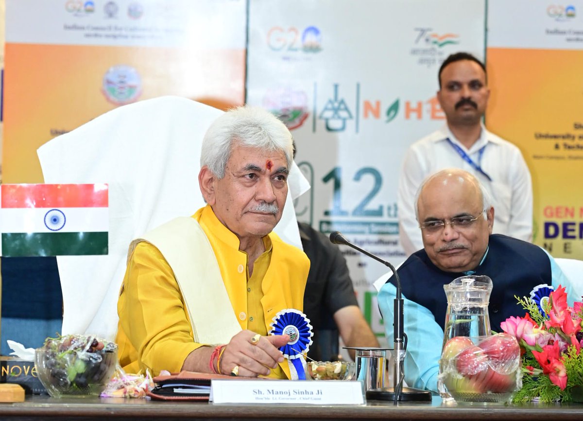 dar_Zubair_07's tweet photo. LG @manojsinha_ addressed Joint Session of #ICCR & Indian Agricultural Universities Association at #SKUAST-K.VCs, experts from India & young leaders from #9countries had excellent deliberation on redefining agricultural education to leadership, #entrepreneurship,employment. https://t.co/yplMXv60G7