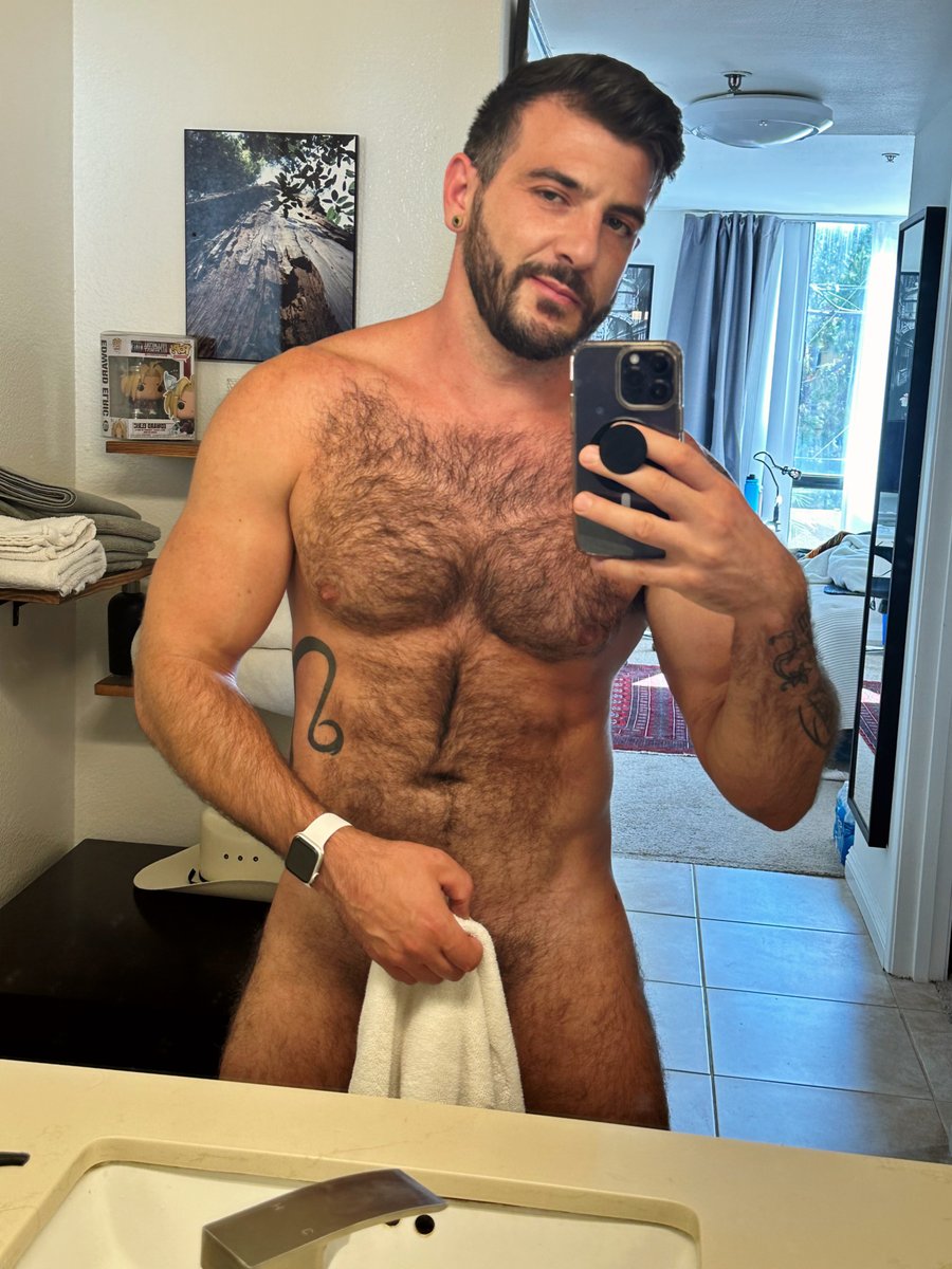 Happy Birthday to ME!🎈In honor of my birthday, I'm offering 50% OFF to new and returning expired fans for the next week! Come see what's behind the towel! ★ IanHolms.com ★