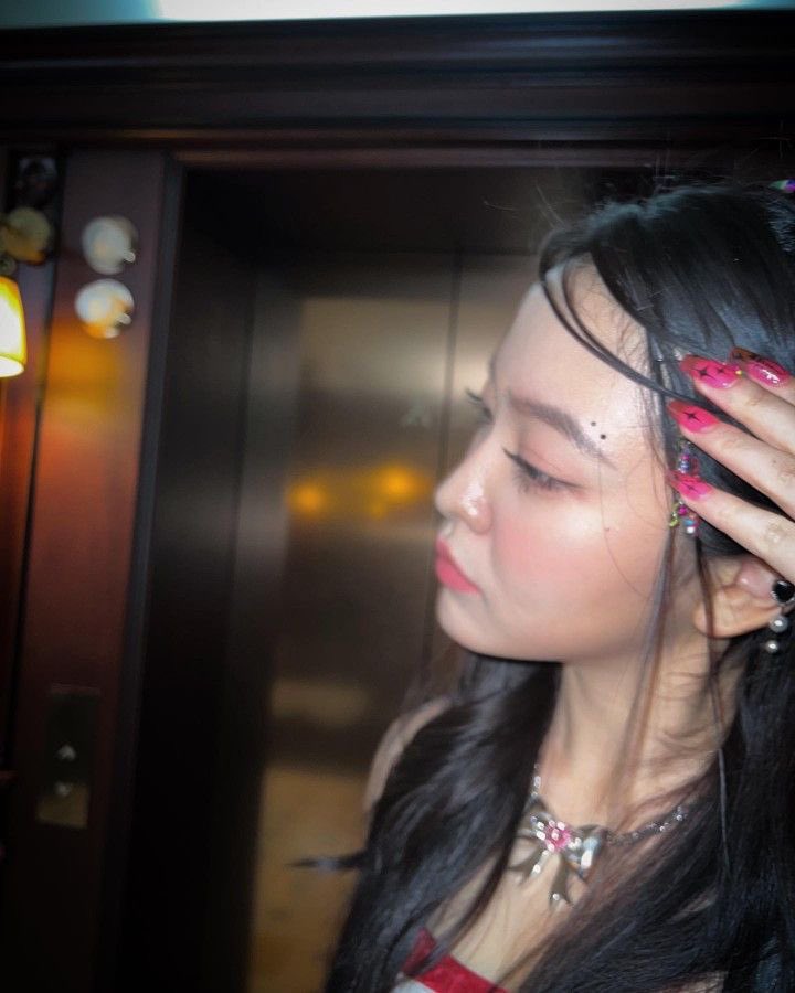dnujiwoo's tweet photo. ☆. ‘ @ 𝗰𝗵𝘂𝗻𝗴𝗷𝗶𝘂 new post ! #dnugram
será que dá pra perceber que eu já comecei a beber? #dnuspyparty https://t.co/goFRUAyHUl