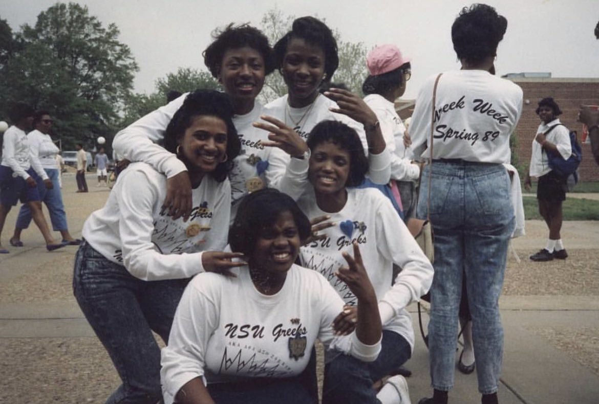 #TBT Pretty Poodle Edition it’s THROWBACK THURSDAY❗️
🐩💙💛

#womenofsgrho #sgrhoupdates #sgrho #sigmagammarho #ΣΓΡ