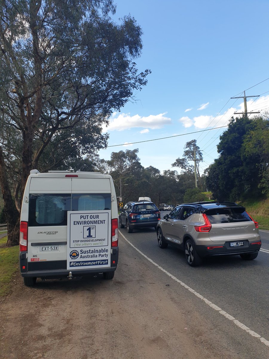 Another daily traffic jam in the heart of #Warrandyte. We need better public transport and to stop sprawl! Vote 1 (@Environment_1st) Jack Corcoran. #WarrandyteVotes