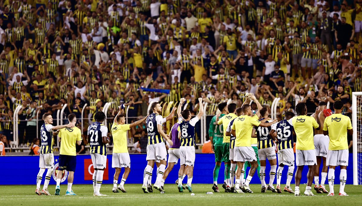 Fenerbahce's tweet photo. 💛💙 https://t.co/LrafyM6JsK