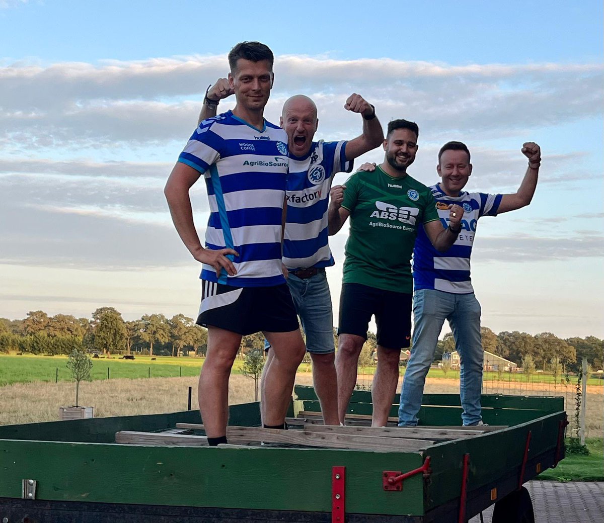 De getapte jongens staan vanavond op het podium in de supporterskantine superboeren.nl/news/4169-de-g…