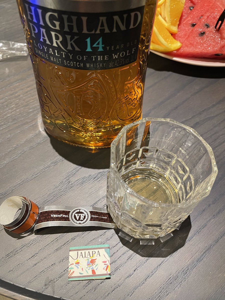 Cigar time,VF & whiskey.
#pssita #botl #stol #nowsmoking #cigar #cigars #CigarLife #cigaraficionado #cigarsociety #CigarCulture #cigarreserve #cedarspills #cigarlifestyle #cigarsmoker #cohiba #casino #TexasHoldem #caffee #OlivaCigar