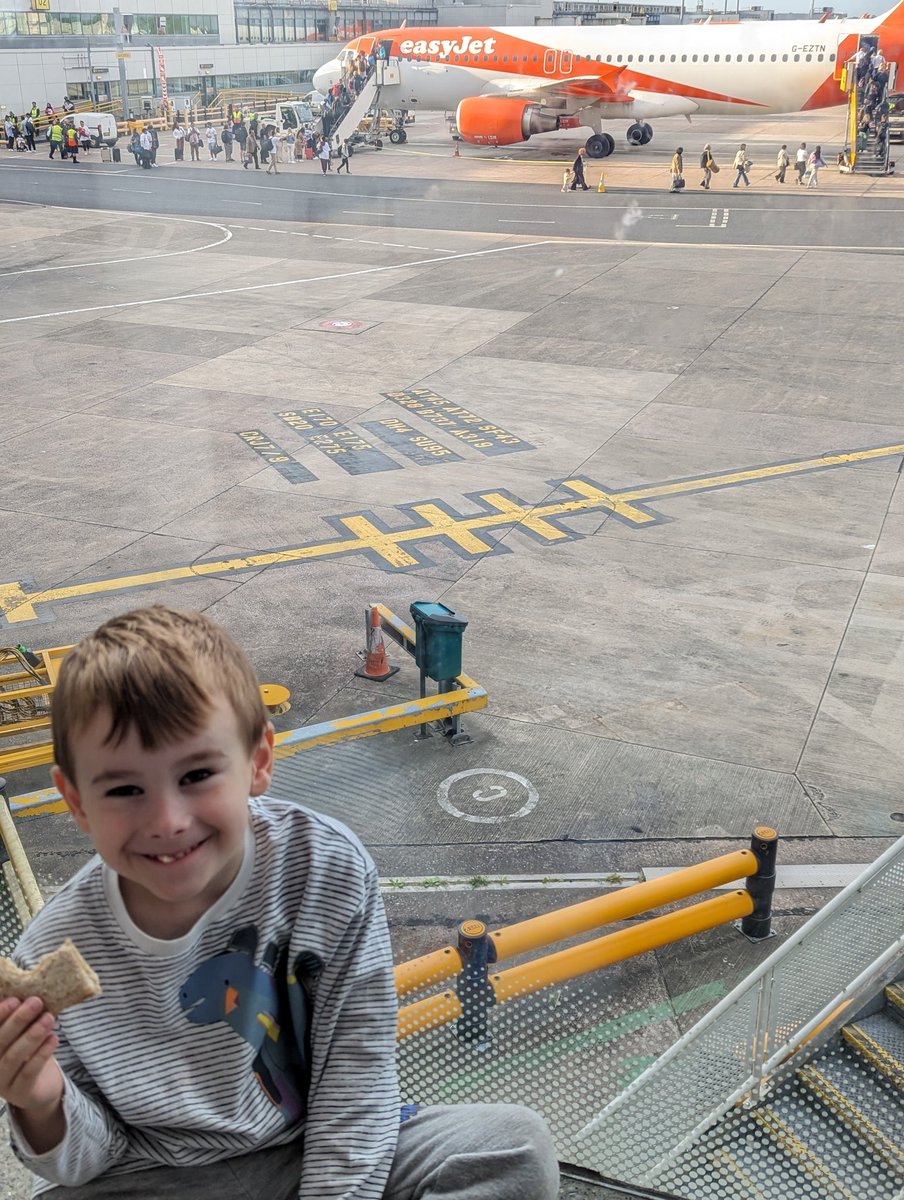 sabremo's tweet photo. Jam sandwiches for breakfast @manairport  with @easyJet s biggest fan https://t.co/d4pyg6rIdj
