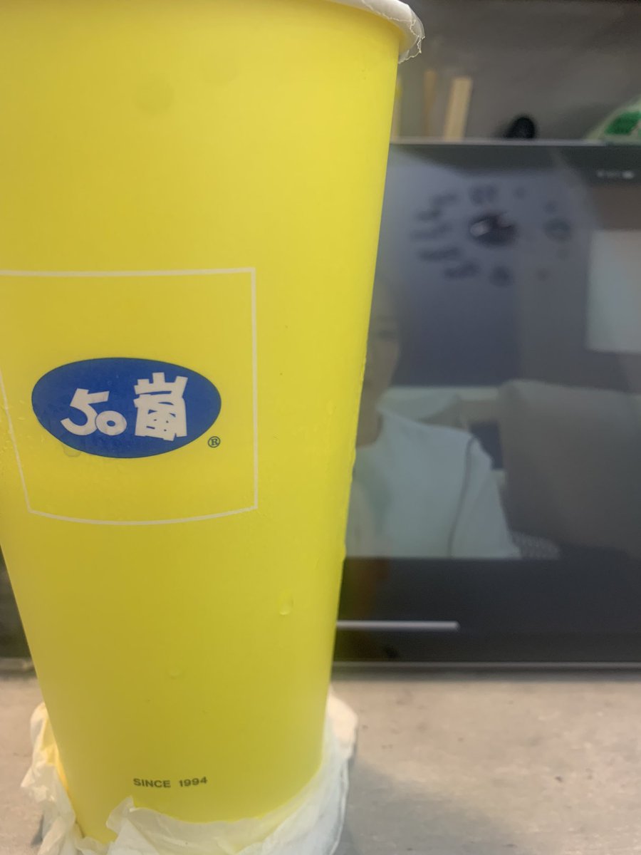 Pan8832's tweet photo. 最近上班好夥伴50嵐加iPad  #日常 #工作日常 https://t.co/6maTj4Wi4j