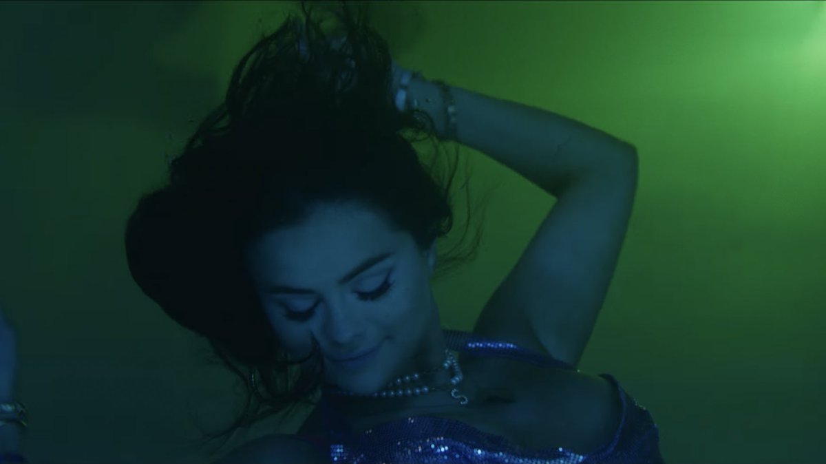 archivesgowmez's tweet photo. spring breakers vibes, she’s so hot https://t.co/dLqDhYn9NV
