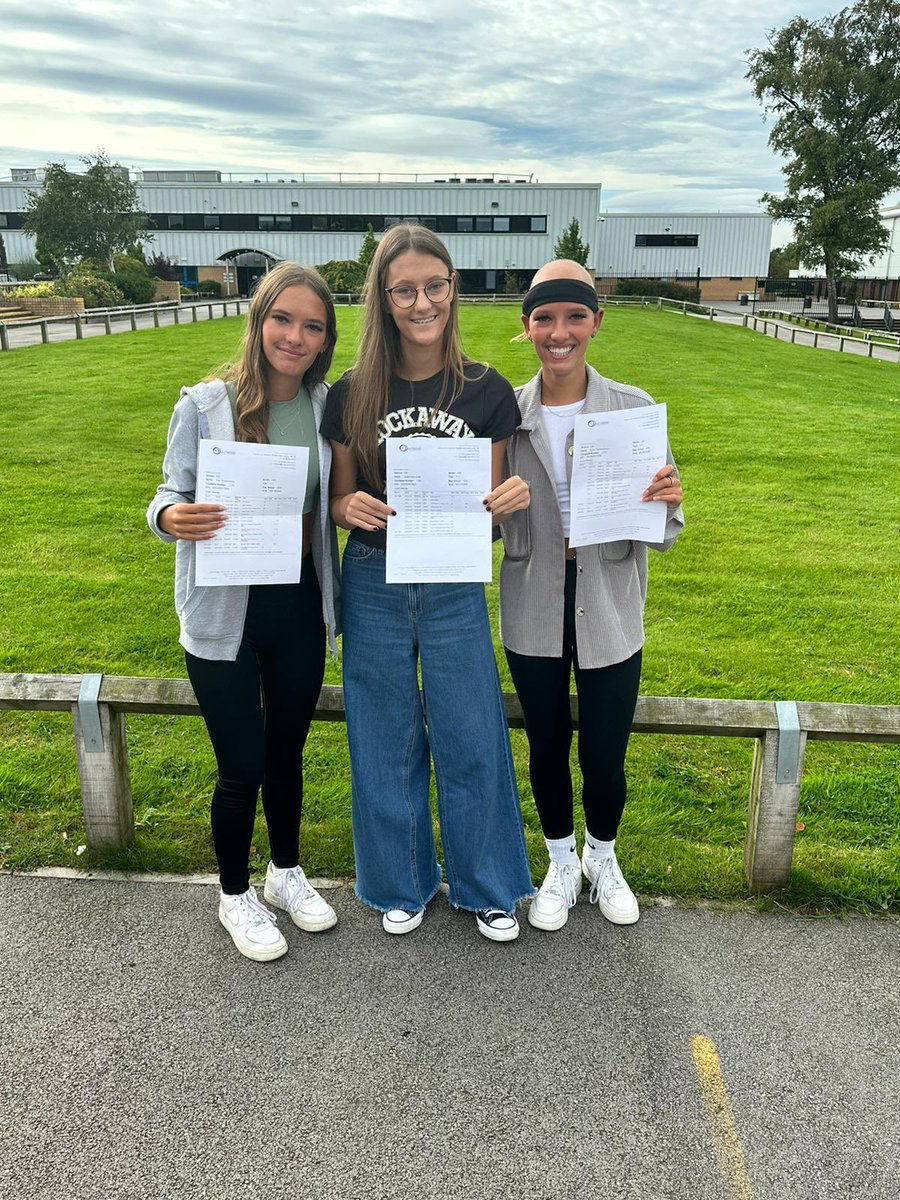 Julie Slater tweet media